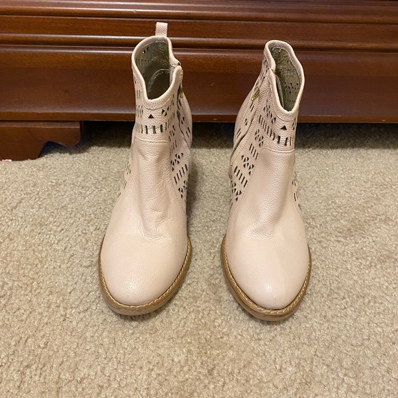 Handcrafted leather booties with heel - Picture 2 of 2